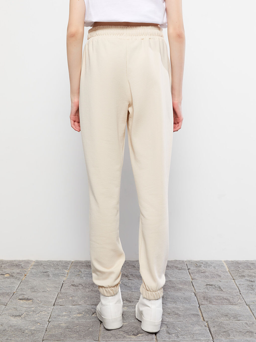 بنطلون رياضي بخصر مطاطي بتفاصيل جيب مطبوع للسيدات-3