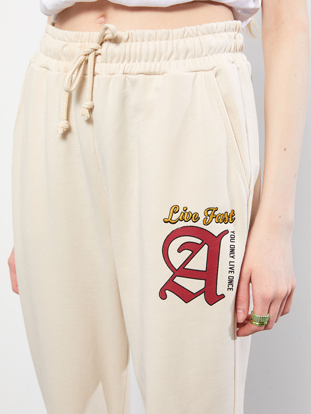 بنطلون رياضي بخصر مطاطي بتفاصيل جيب مطبوع للسيدات-4