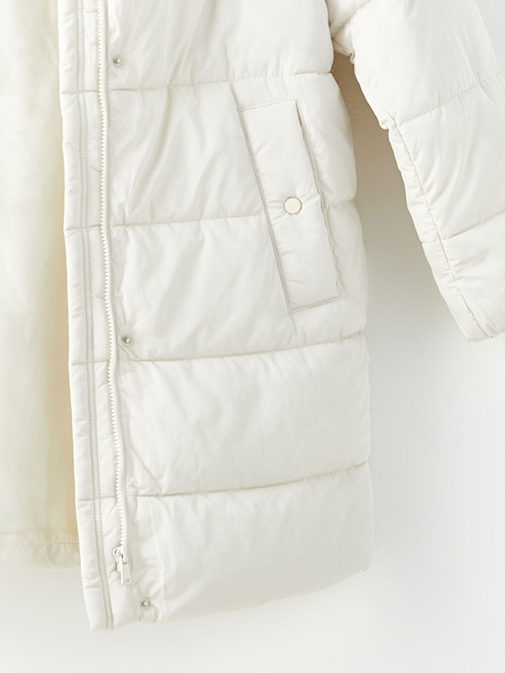 Ekru Kadın Kapüşonlu Düz Şişme Mont-7