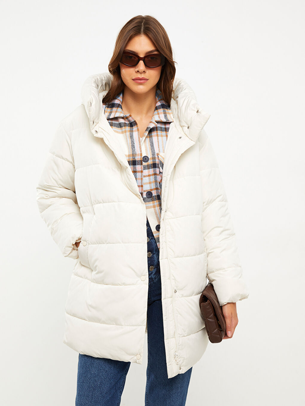 Ekru Kadın Kapüşonlu Düz Şişme Mont