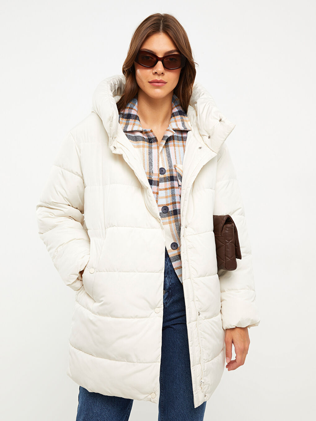 Ekru Kadın Kapüşonlu Düz Şişme Mont-2