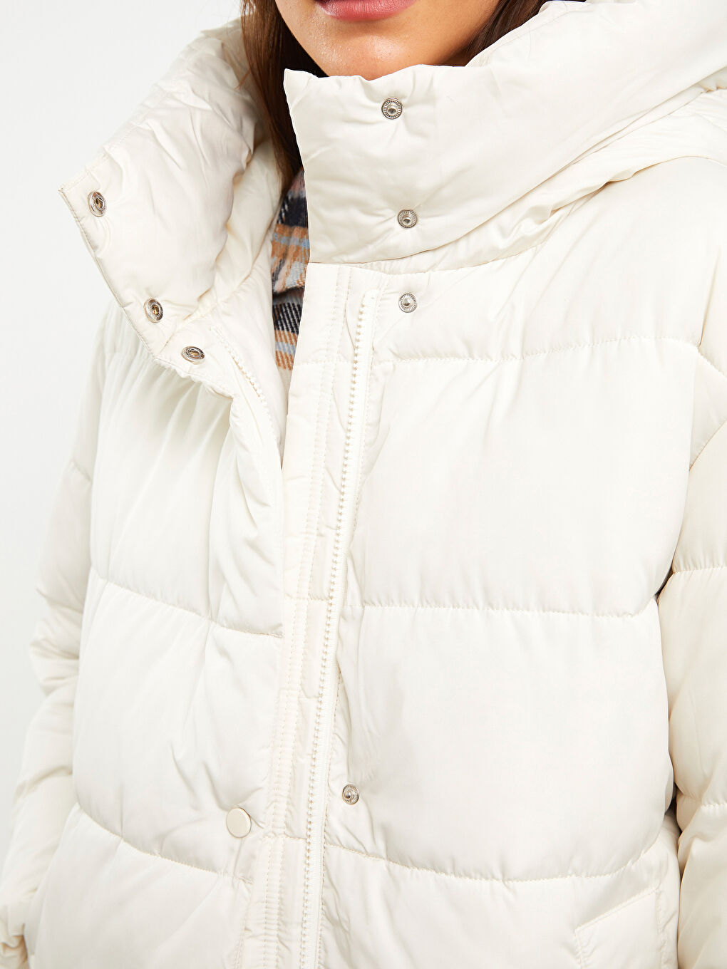 Ekru Kadın Kapüşonlu Düz Şişme Mont-4