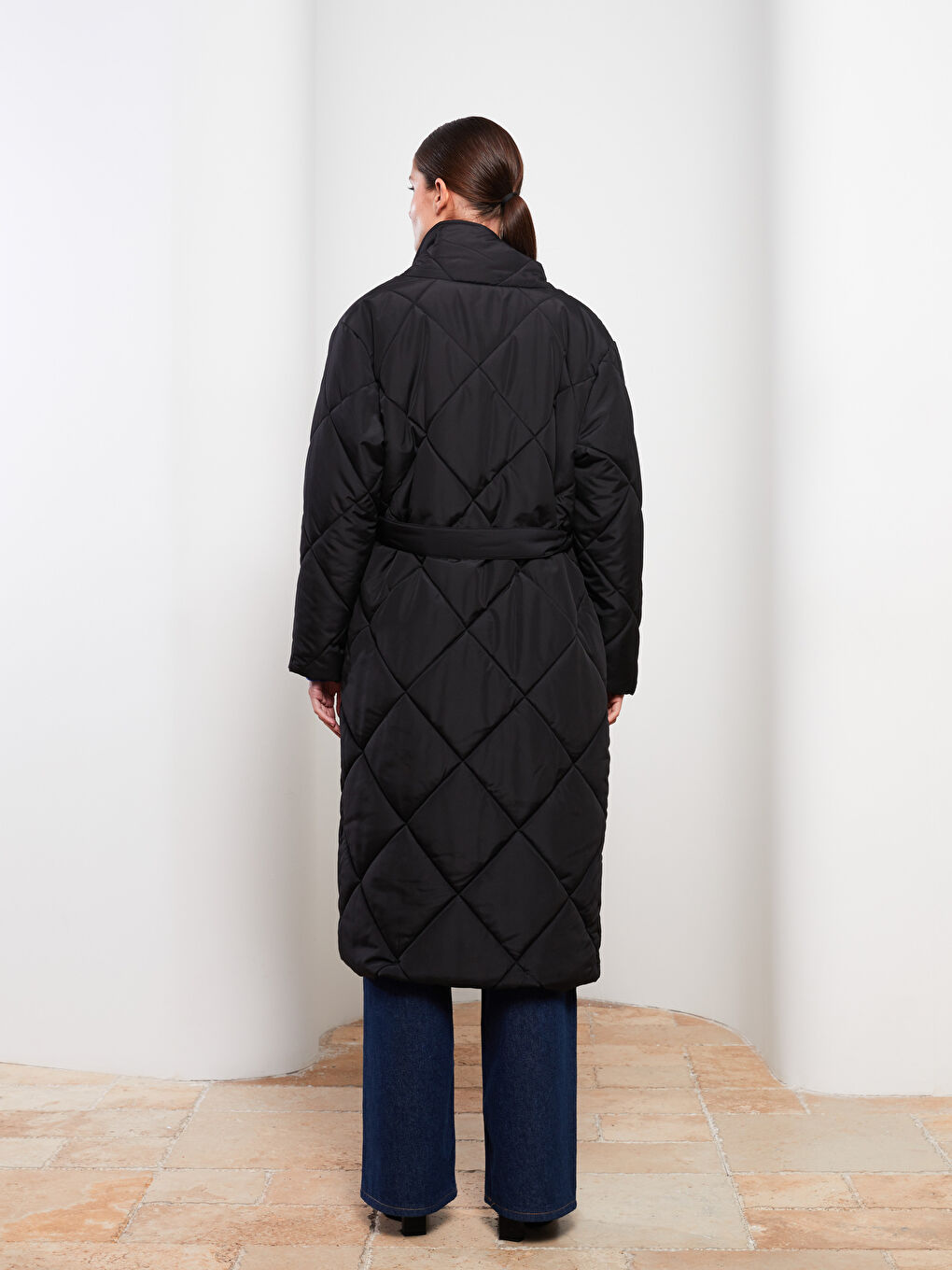 Siyah Dik Yaka Kapitone Uzun Kollu Kadın Şişme Mont-6