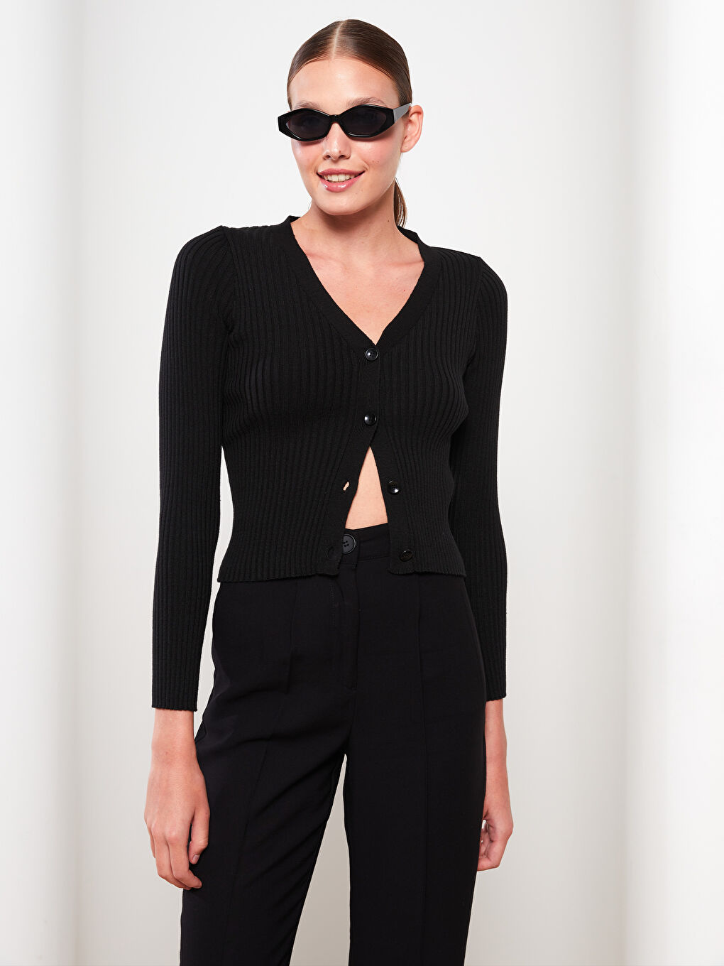 Siyah V Yaka Kadın Triko Hırka