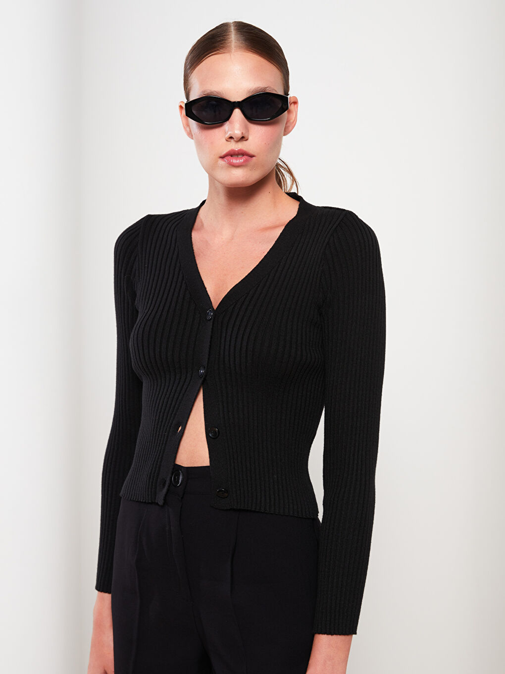 Siyah V Yaka Kadın Triko Hırka-1