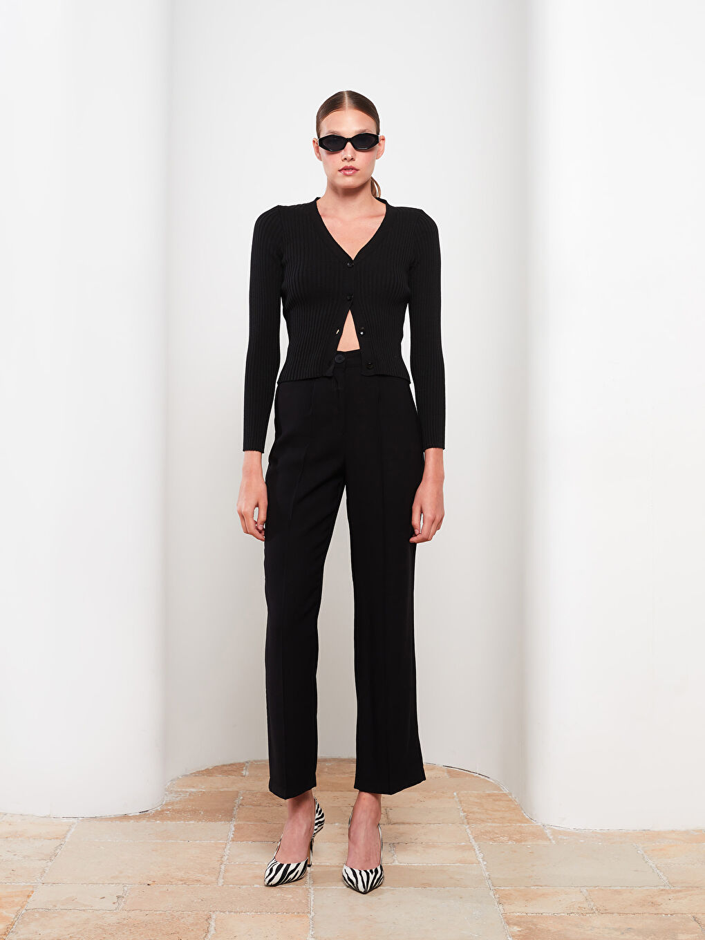 Siyah V Yaka Kadın Triko Hırka-2