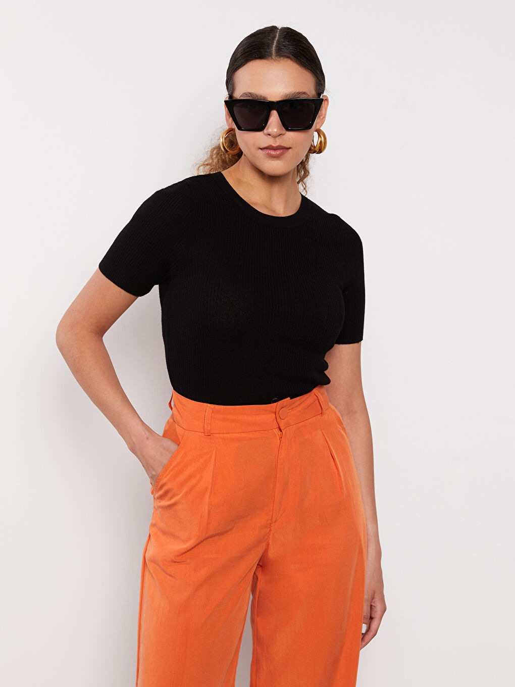 Siyah Bisiklet Yaka Düz Kısa Kollu Kadın Triko Kazak-1