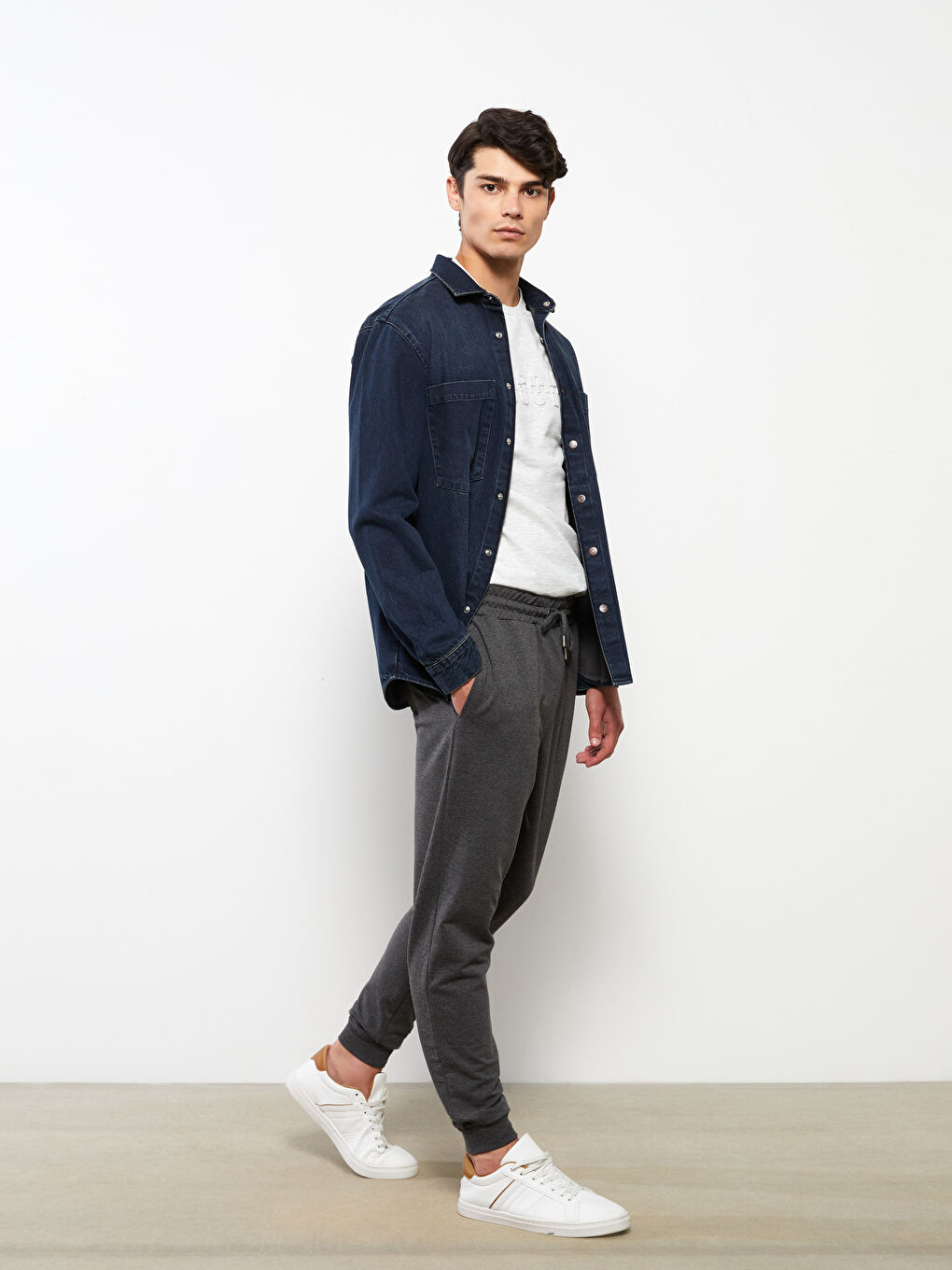 بنطلون رياضي للرجال بقصة عادية