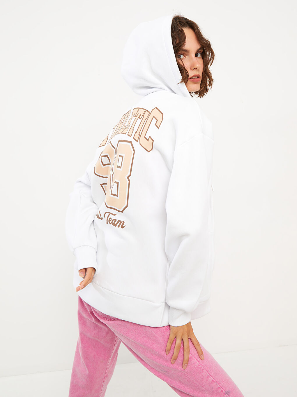 Beyaz Kapüşonlu Baskılı Uzun Kollu Kadın Hırka