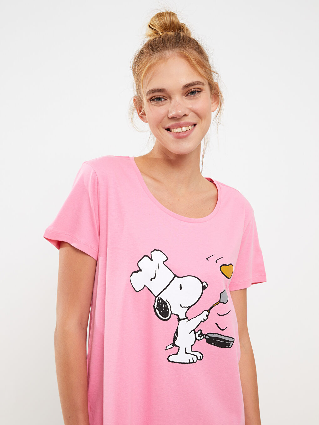 LCW DREAM Rundhalsausschnitt Snoopy Bedrucktes Kurzarm Baumwolle Nachthemd für Damen -W29234Z8-FNL