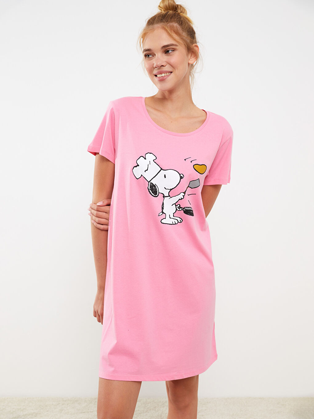 LCW DREAM Rundhalsausschnitt Snoopy Bedrucktes Kurzarm Baumwolle Nachthemd für Damen -W29234Z8-FNL