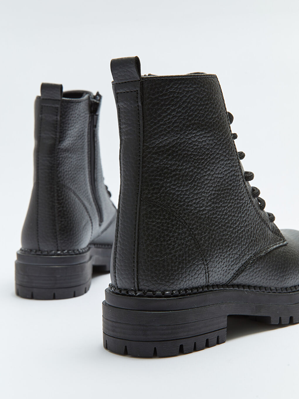 بوتات للسيدات شكل جلد-1