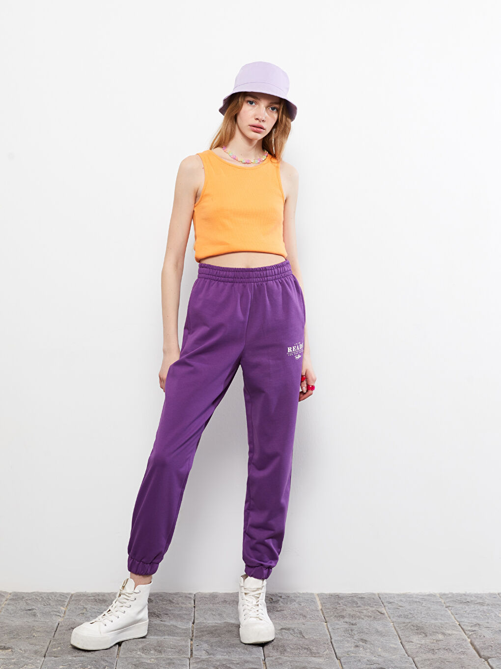 بنطلون رياضي بخصر مطاطي بتفاصيل جيب مطبوع للسيدات-1