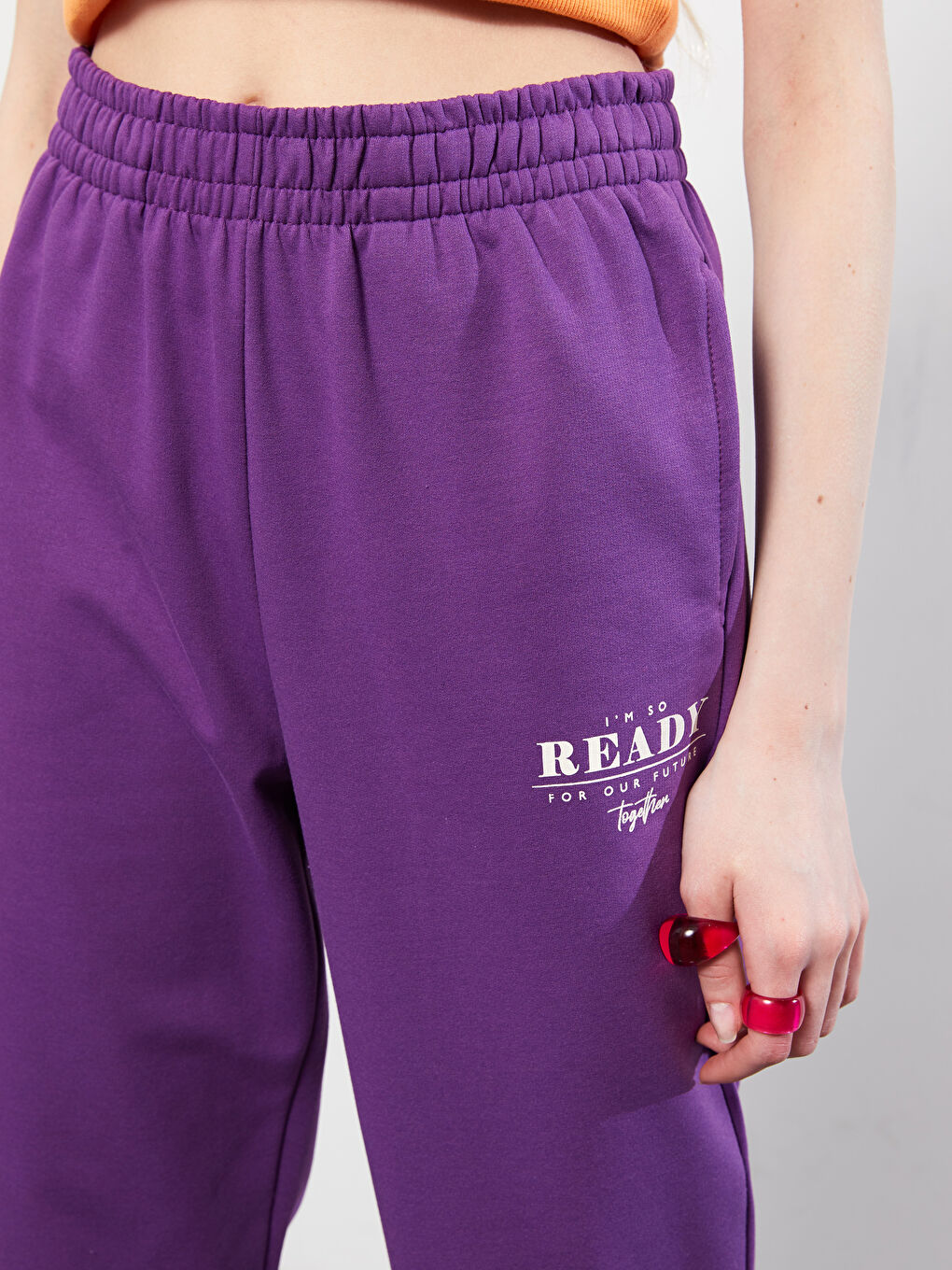 بنطلون رياضي بخصر مطاطي بتفاصيل جيب مطبوع للسيدات-4