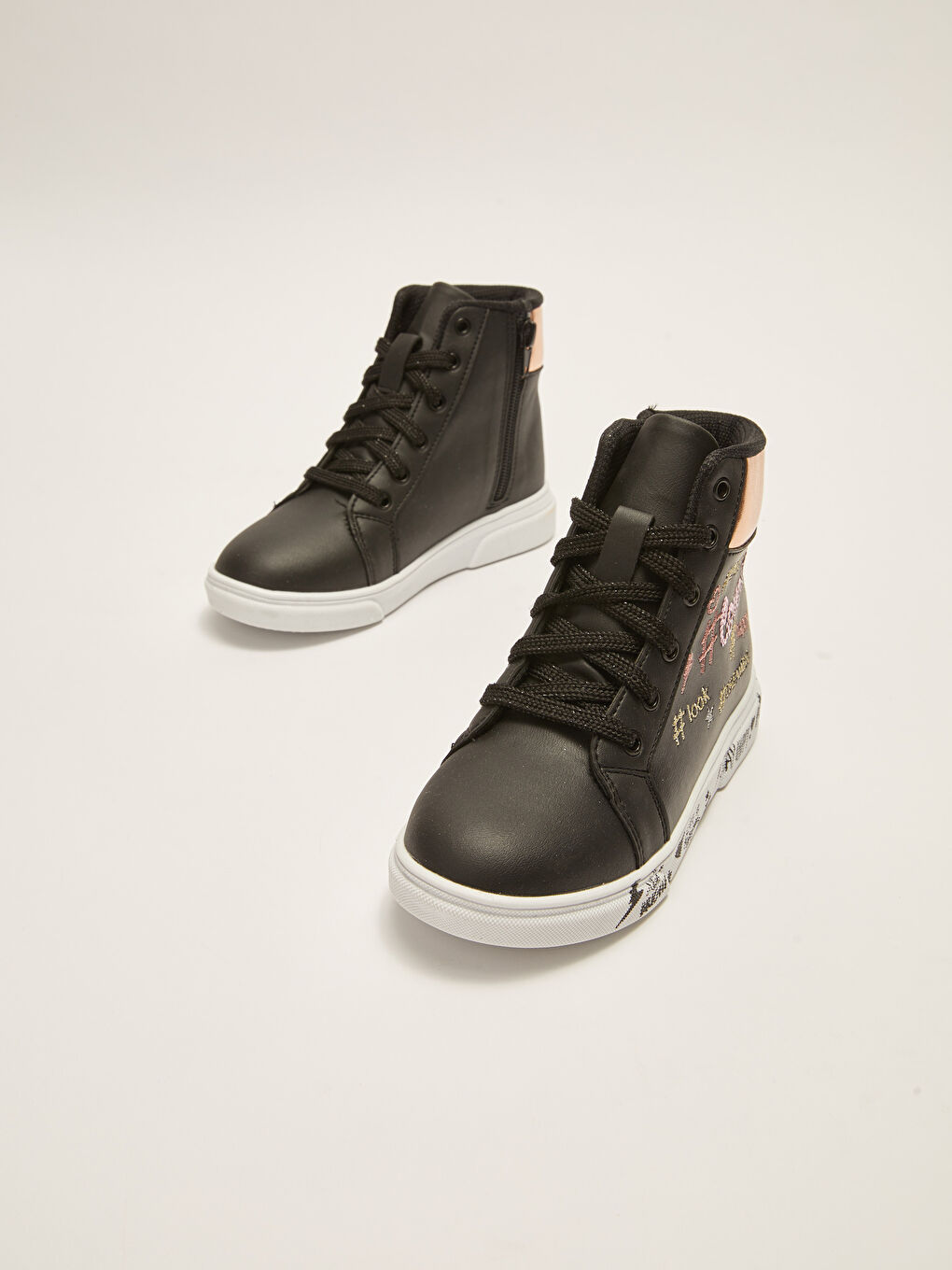 Siyah Yazı Nakışlı Kız Çocuk Bilek Boy Spor Ayakkabı-5