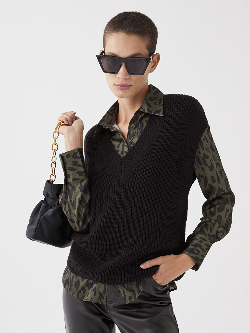 Siyah Kadın V Yaka Düz Triko Süveter