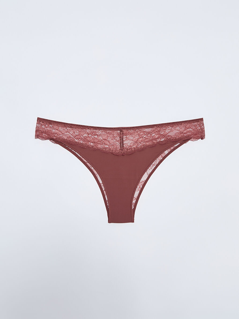 سراويل داخلية بتفاصيل دانتيل