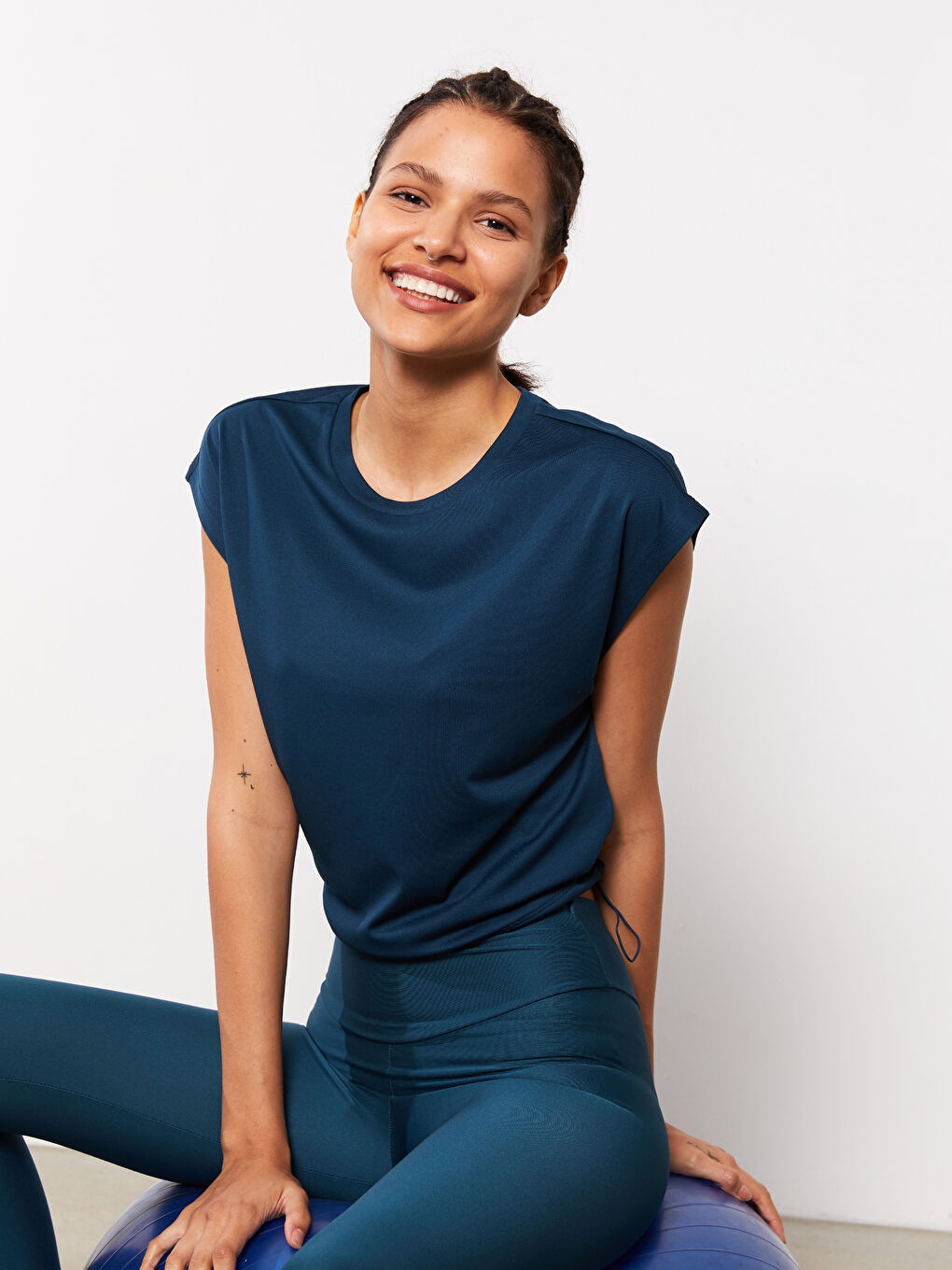 Crew Neck Plain Short Sleeve Women's Sports T-Shirt