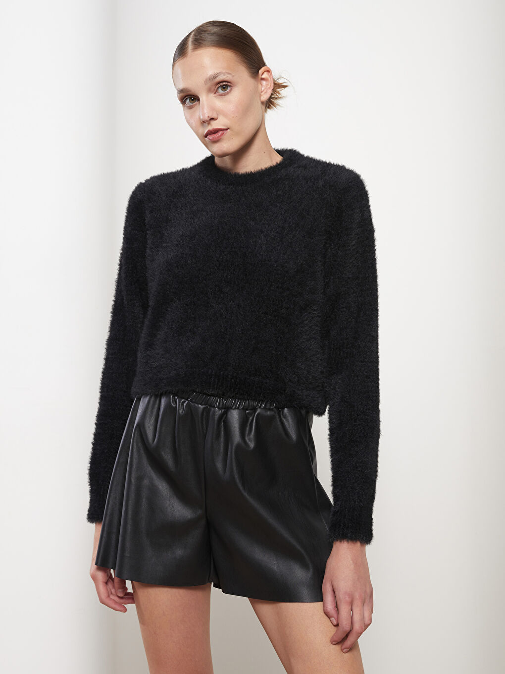 Siyah Bisiklet Yaka Düz Uzun Kollu Kadın Triko Kazak-1