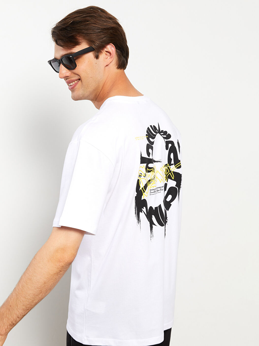 Beyaz Bisiklet Yaka Kısa Kollu Baskılı Penye Erkek Tişört