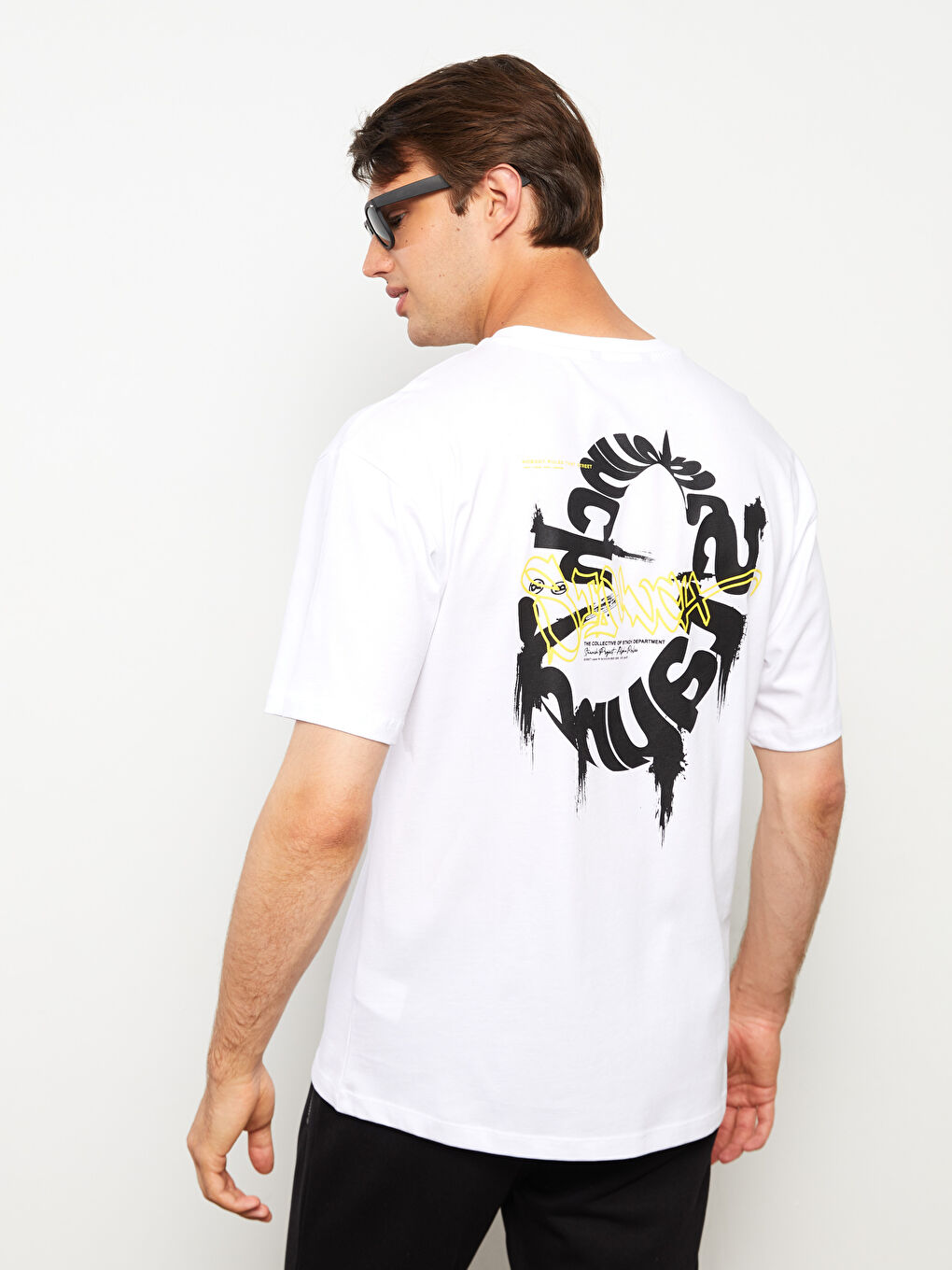 Beyaz Bisiklet Yaka Kısa Kollu Baskılı Penye Erkek Tişört-4