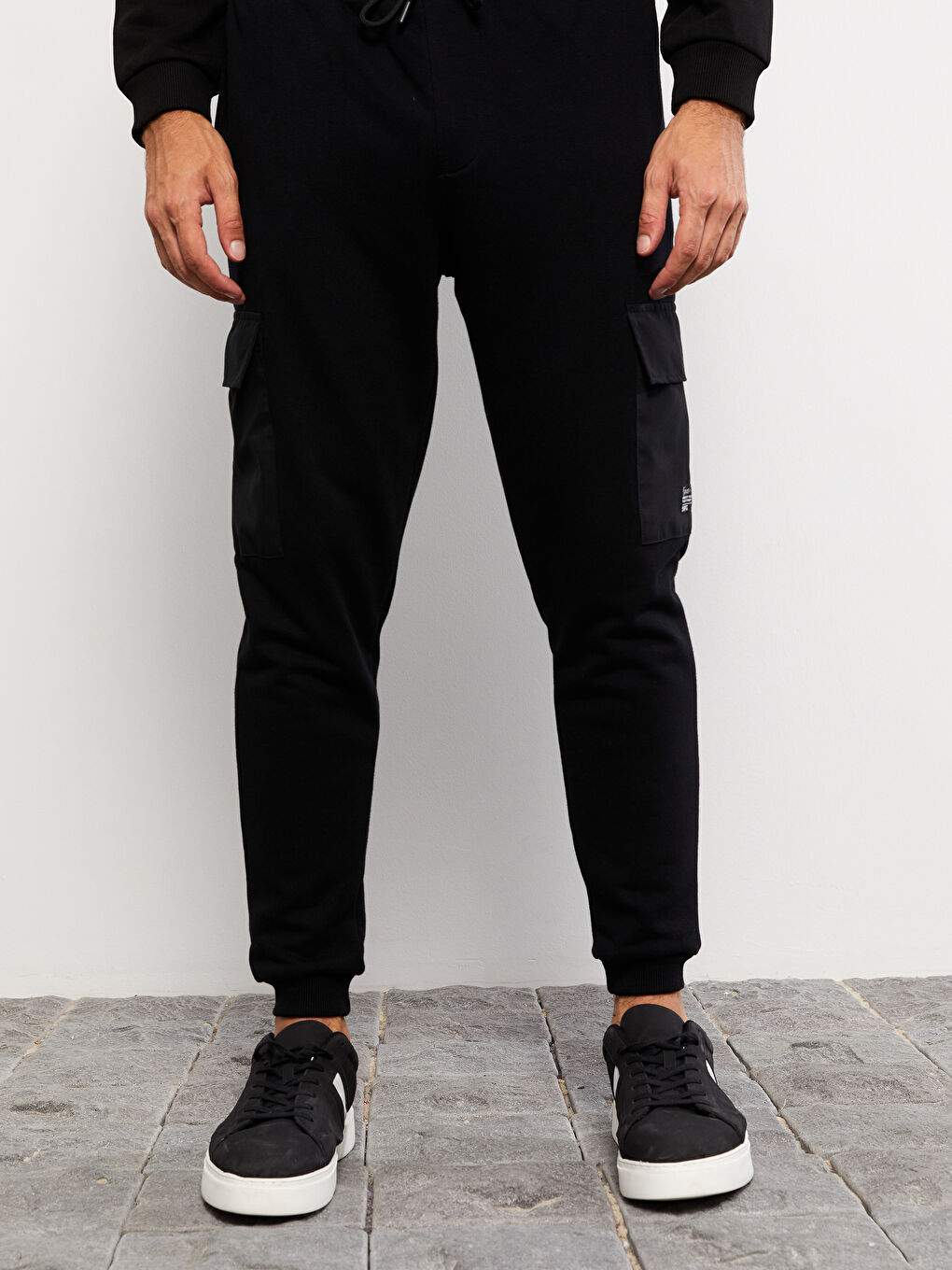 Schlank Geschnittene Herren-Jogginghose-3