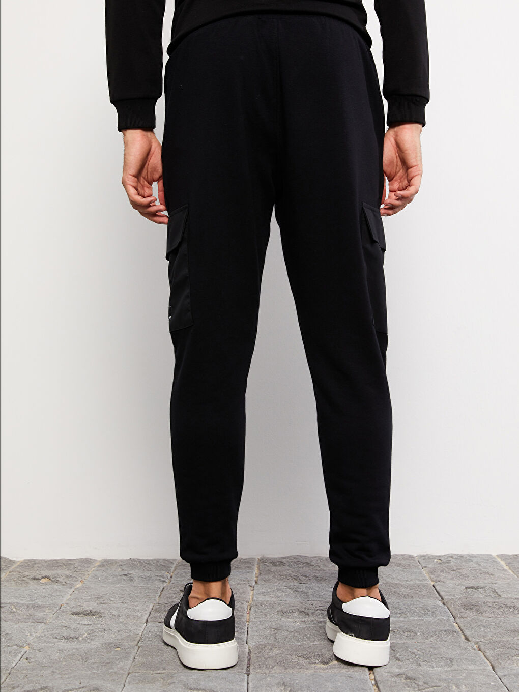 Schlank Geschnittene Herren-Jogginghose-4