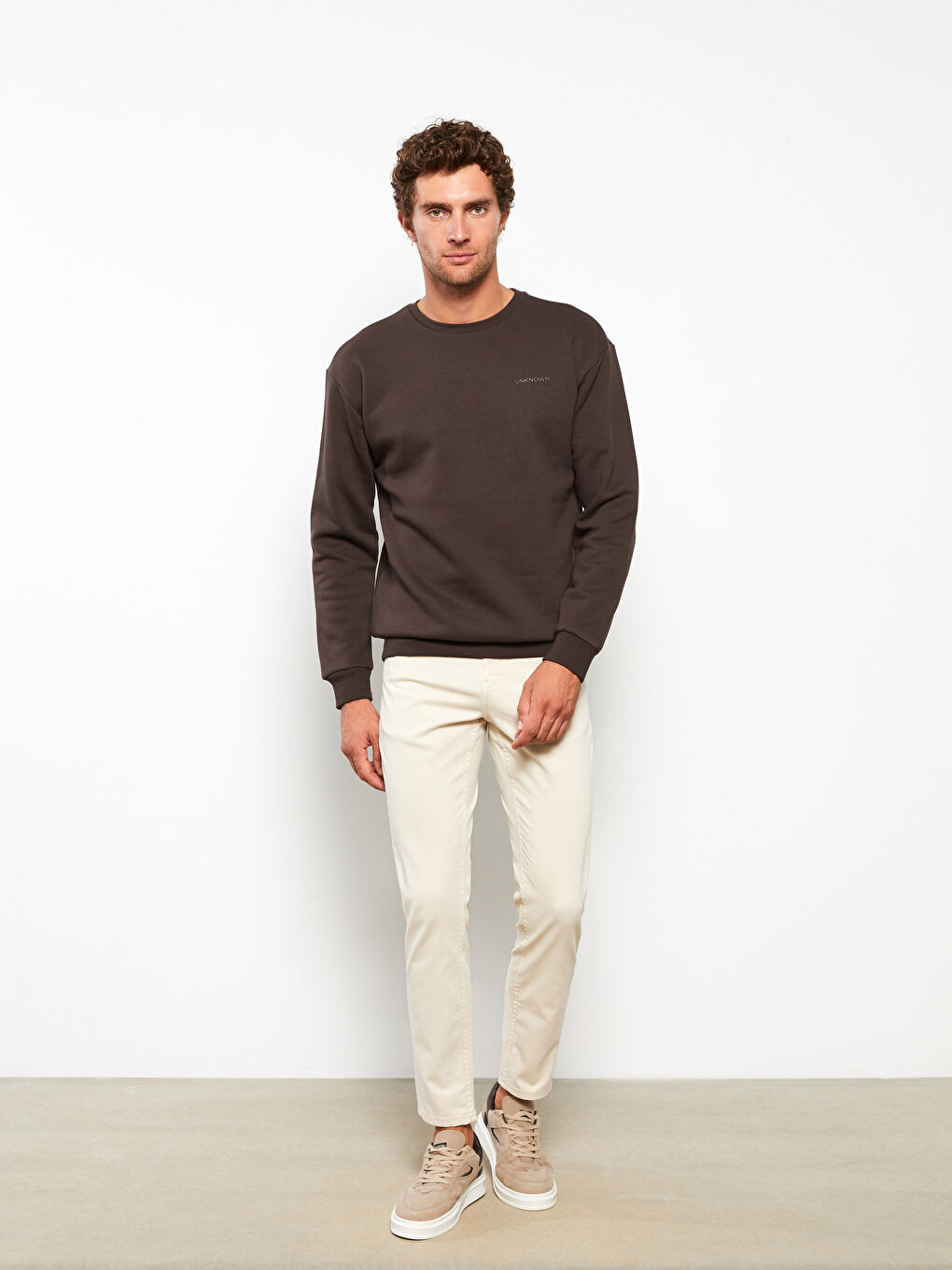 Kahverengi Bisiklet Yaka Uzun Kollu Nakışlı Erkek Kalın Sweatshirt-4