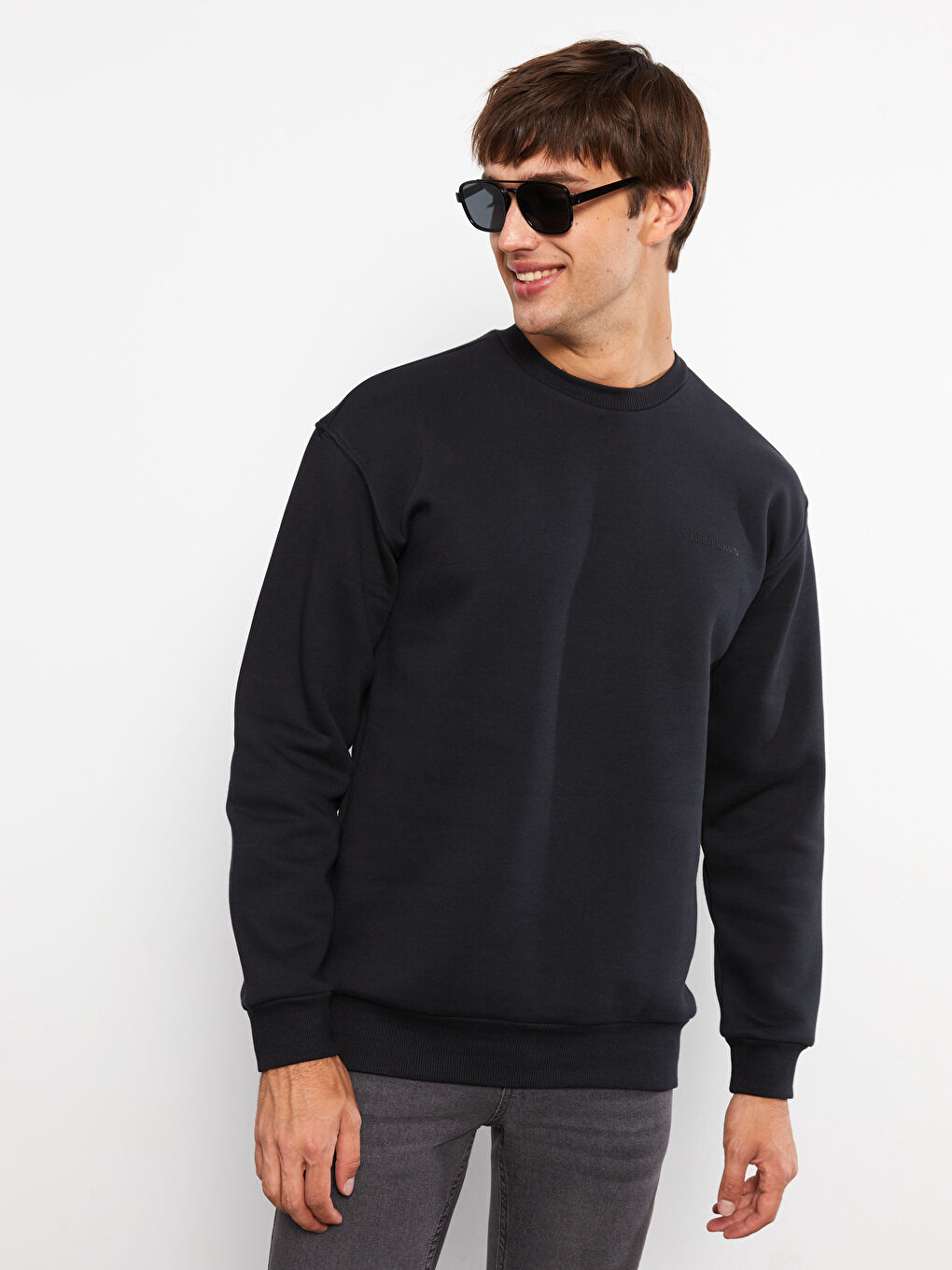 LCW Casual Antrasit Bisiklet Yaka Uzun Kollu Nakışlı Erkek Kalın Sweatshirt - 1