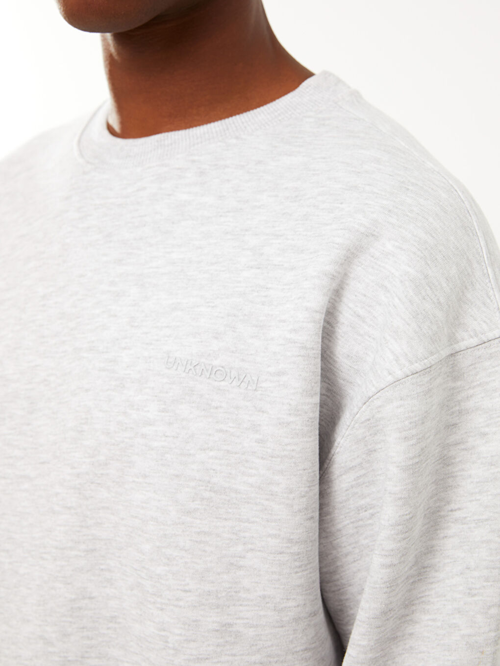 Beyaz Bisiklet Yaka Uzun Kollu Nakışlı Erkek Kalın Sweatshirt-3