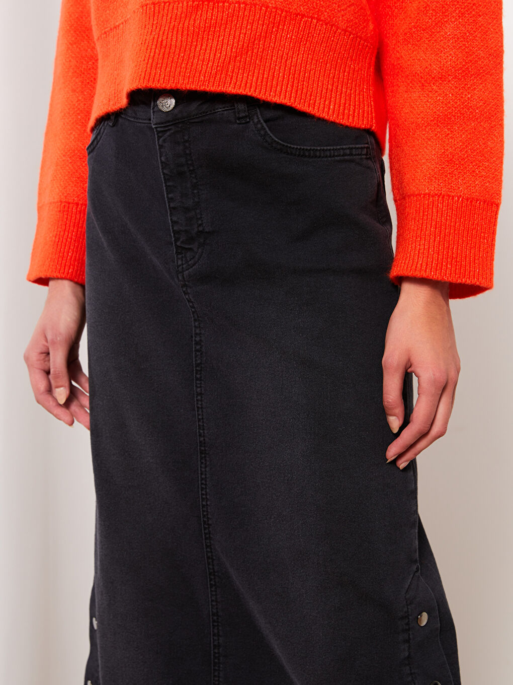 Siyah Kadın Çıtçıt Detaylı Düz  Jean Etek-2