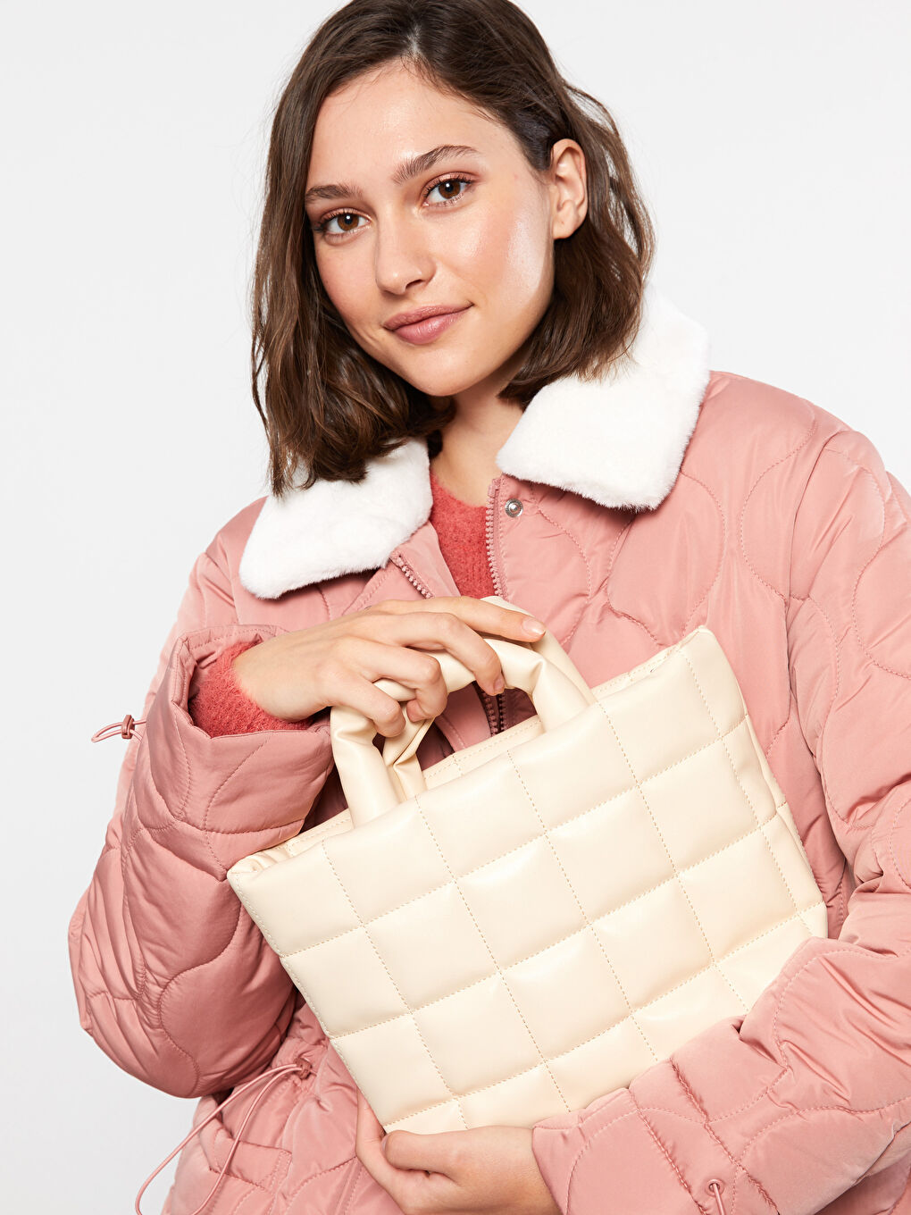 Bej Deri Görünümlü Kapitone Kadın Kol Çantası