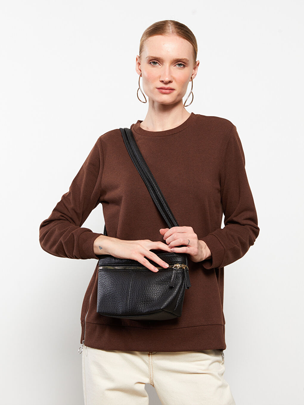 Siyah Deri Görünümlü Kadın Çapraz Çanta-2