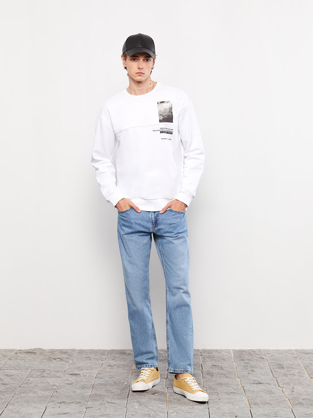 LCW Casual Beyaz Bisiklet Yaka Uzun Kollu Baskılı Erkek Kalın Sweatshirt