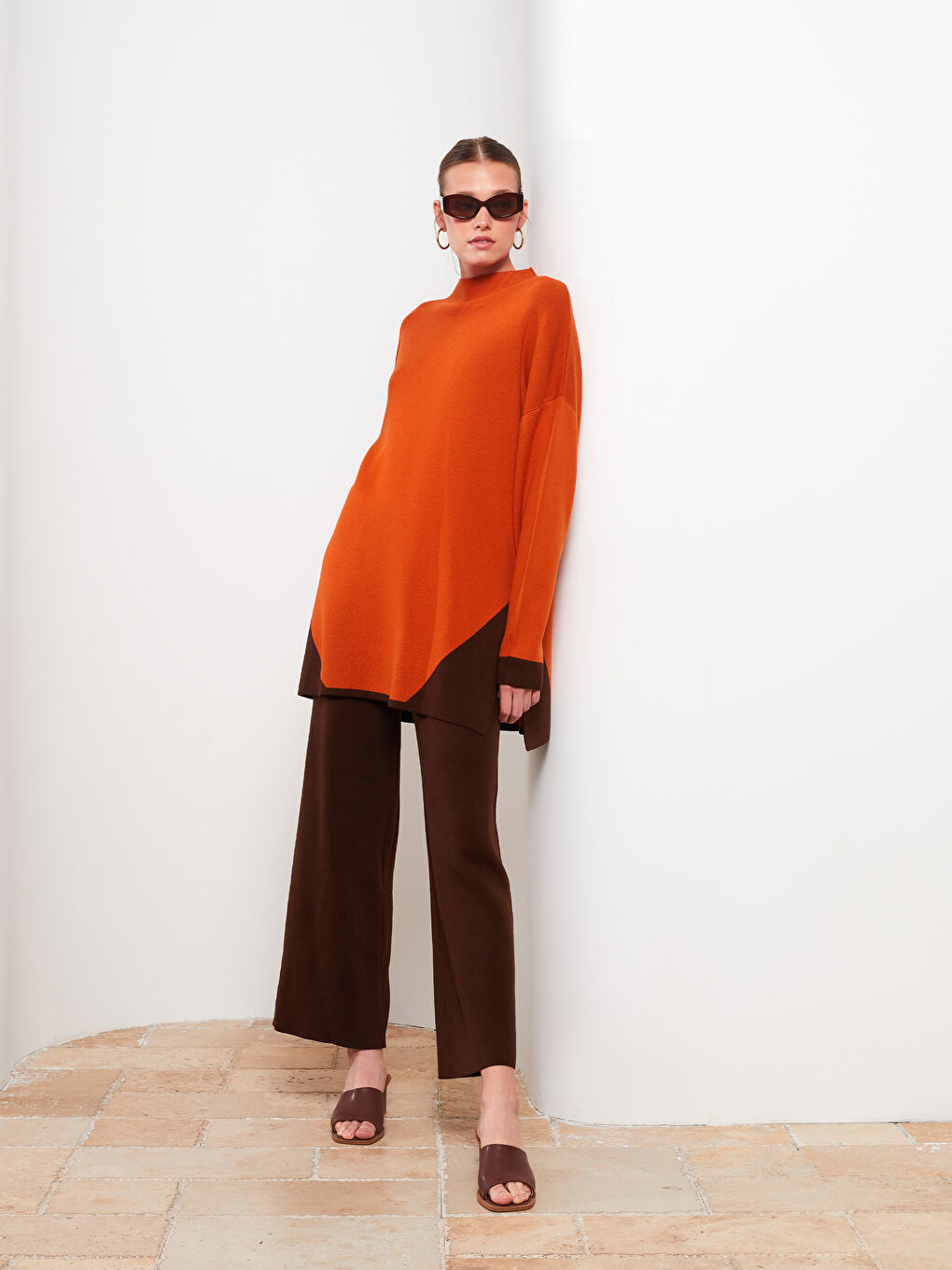 Женские трикотажные брюки с эластичным поясом и однотонным дизайном