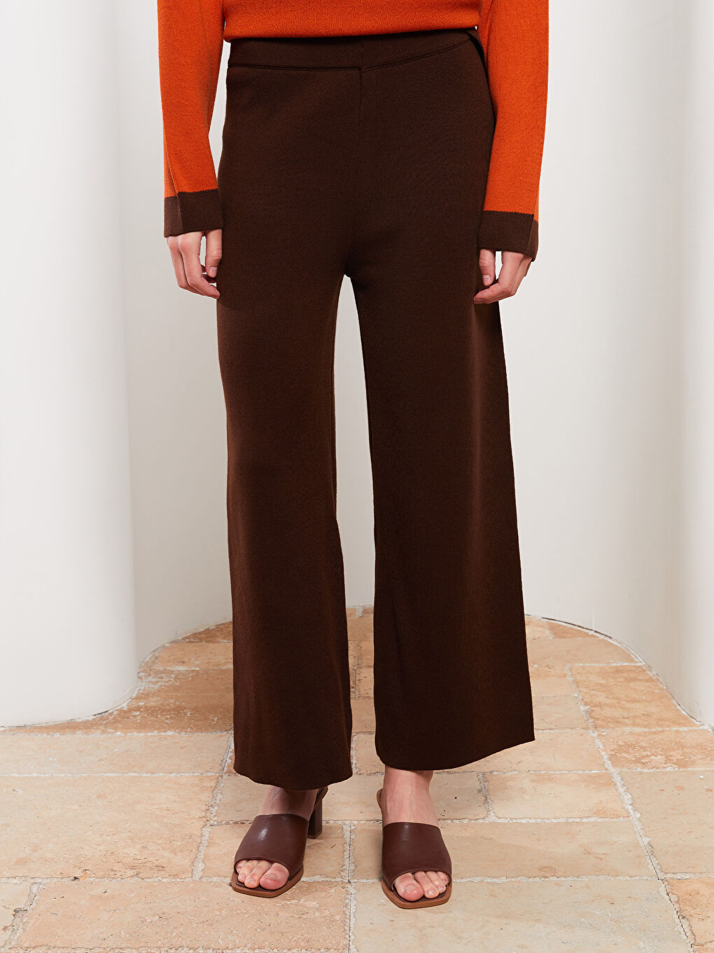 Женские трикотажные брюки с эластичным поясом и однотонным дизайном-3