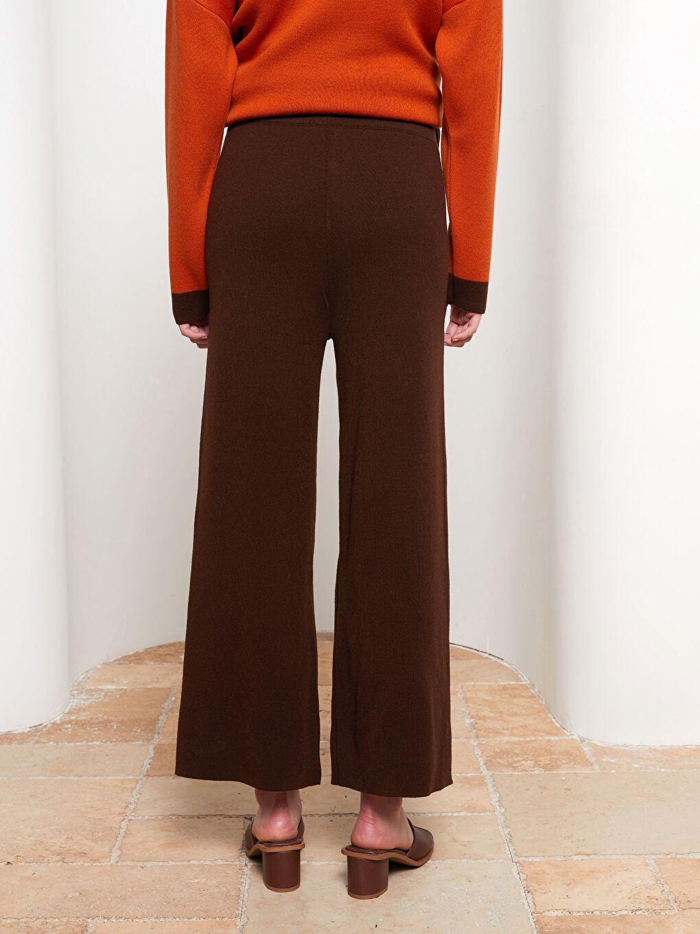 Женские трикотажные брюки с эластичным поясом и однотонным дизайном-4