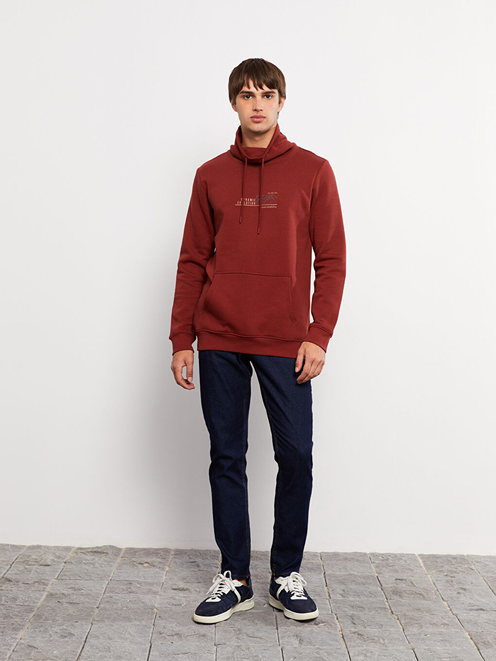 LCW Casual Bordo Keşiş Yaka Uzun Kollu Baskılı Erkek Sweatshirt - 2