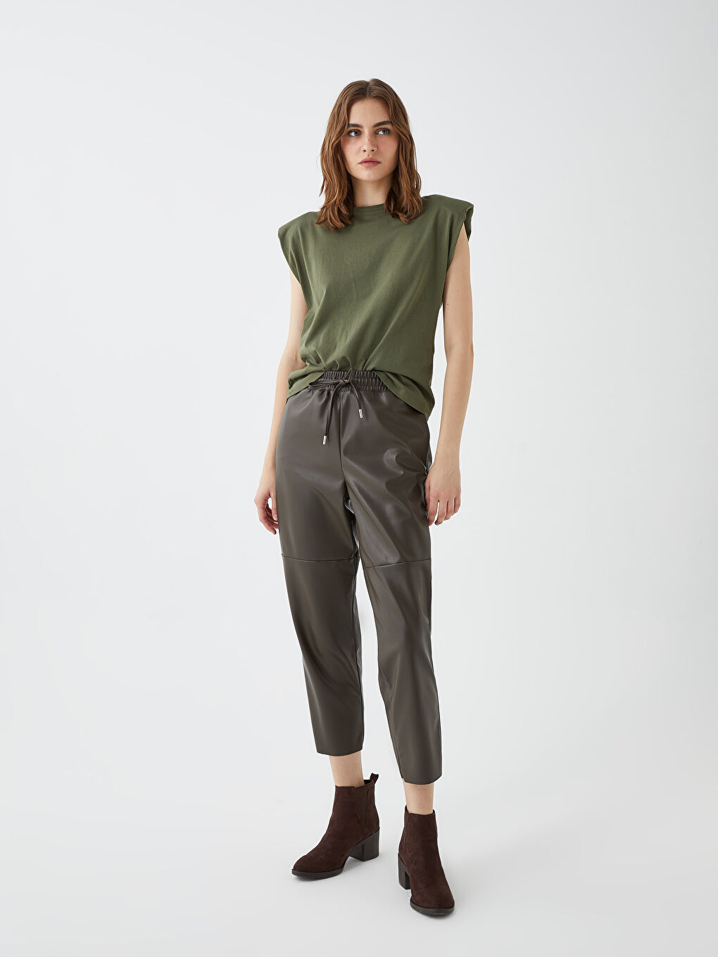 Kahverengi Deri Görünümlü Topuklu Kadın Bot-1