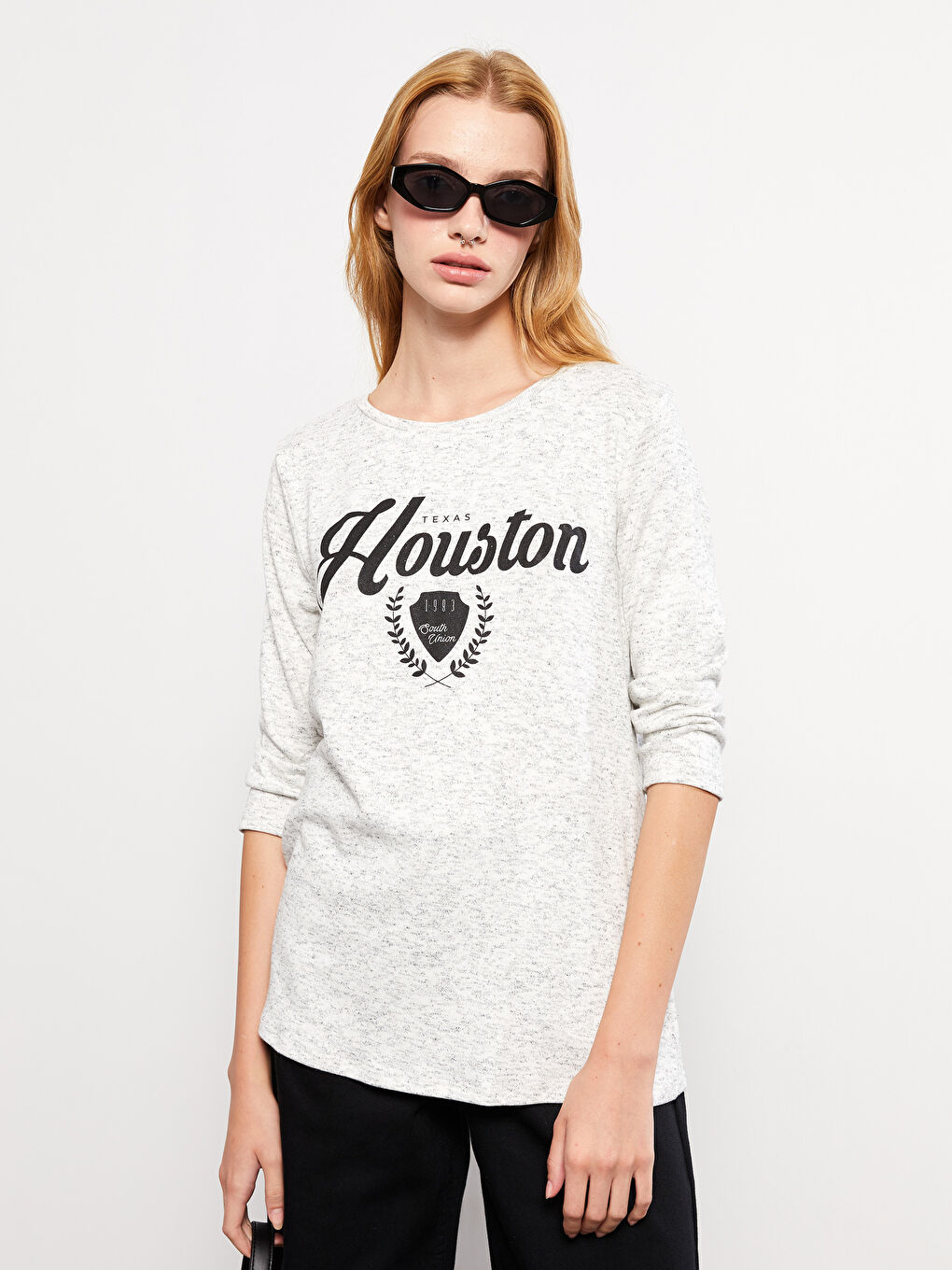 Ekru Bisiklet Yaka Baskılı Kadın Tişört-2