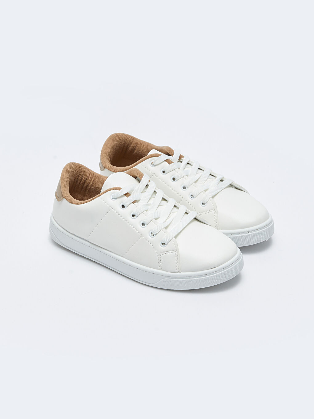 Bej Deri Görünümlü Bağcıklı Kadın Spor Ayakkabı