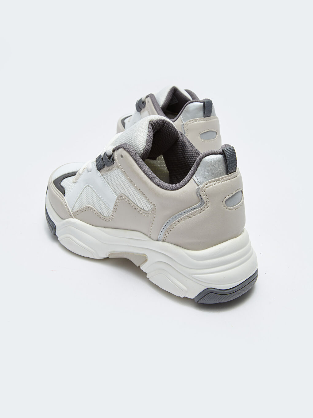 Кроссовки женские на шнуровке и толстой подошве-4