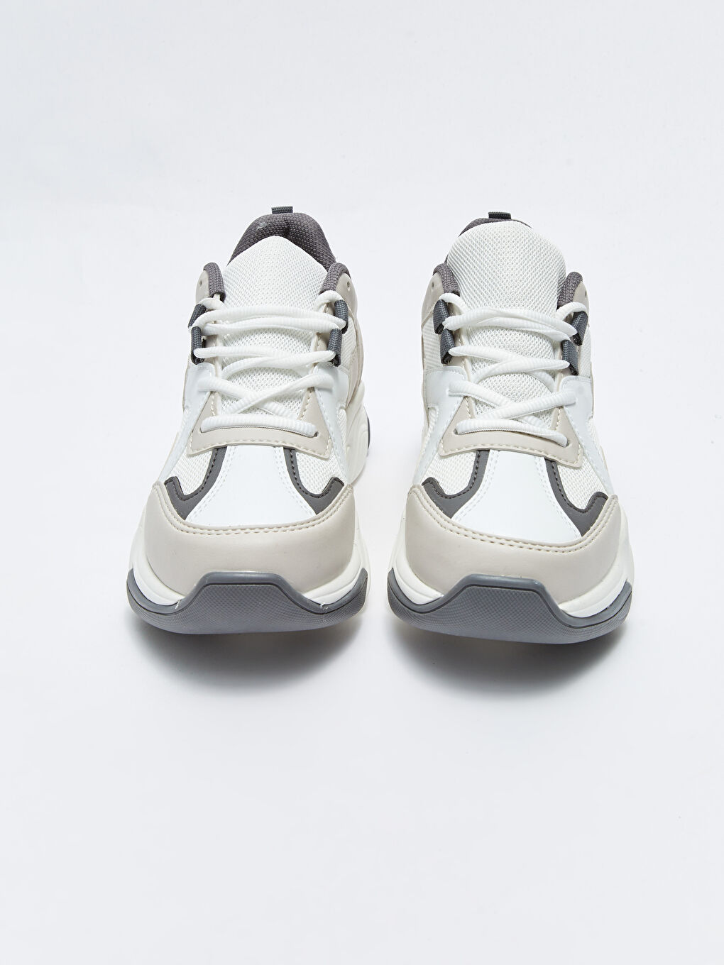 Кроссовки женские на шнуровке и толстой подошве-5