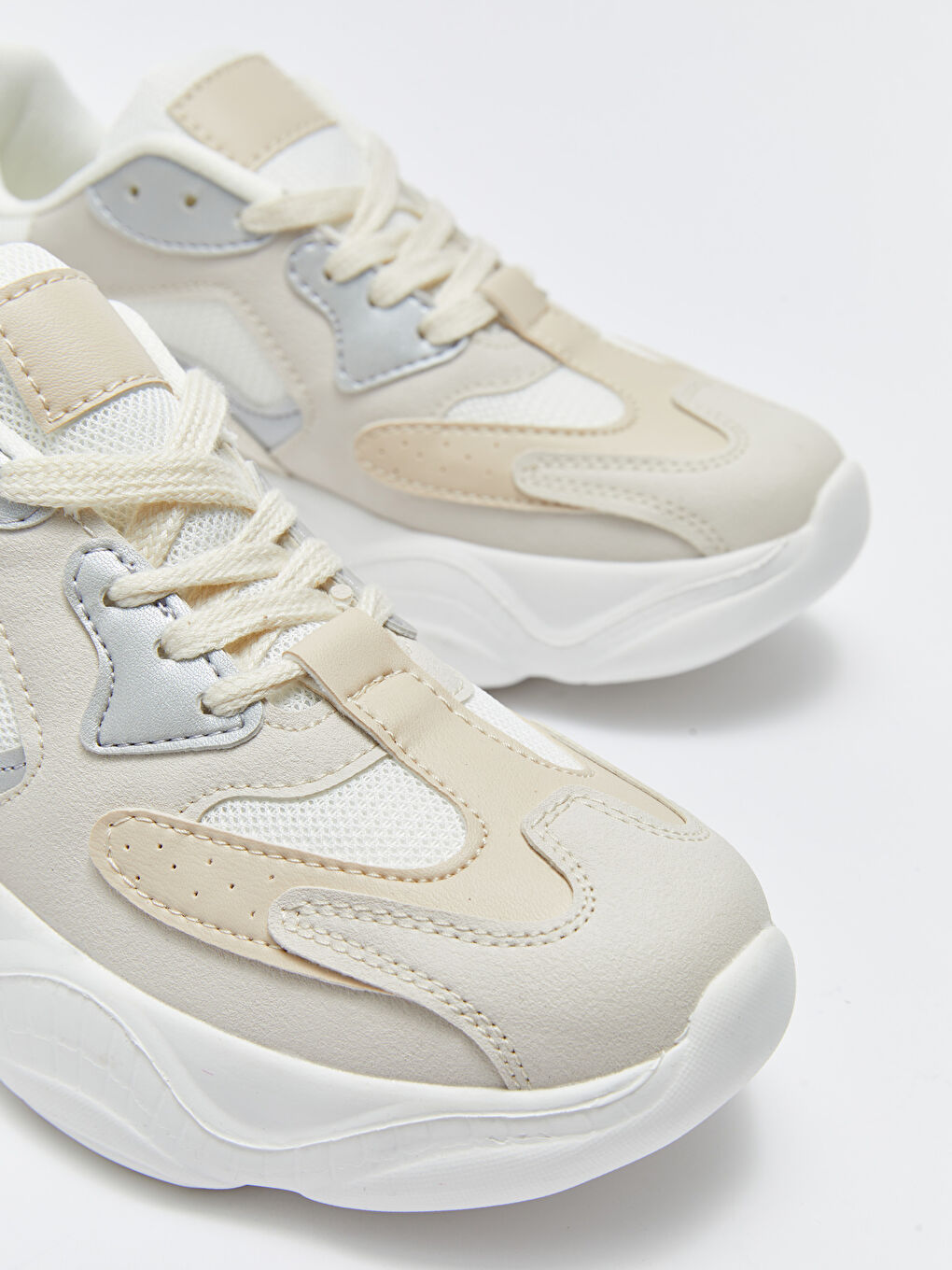 Ekru Bağcıklı File Detaylı Kadın Aktif Spor Ayakkabı-2