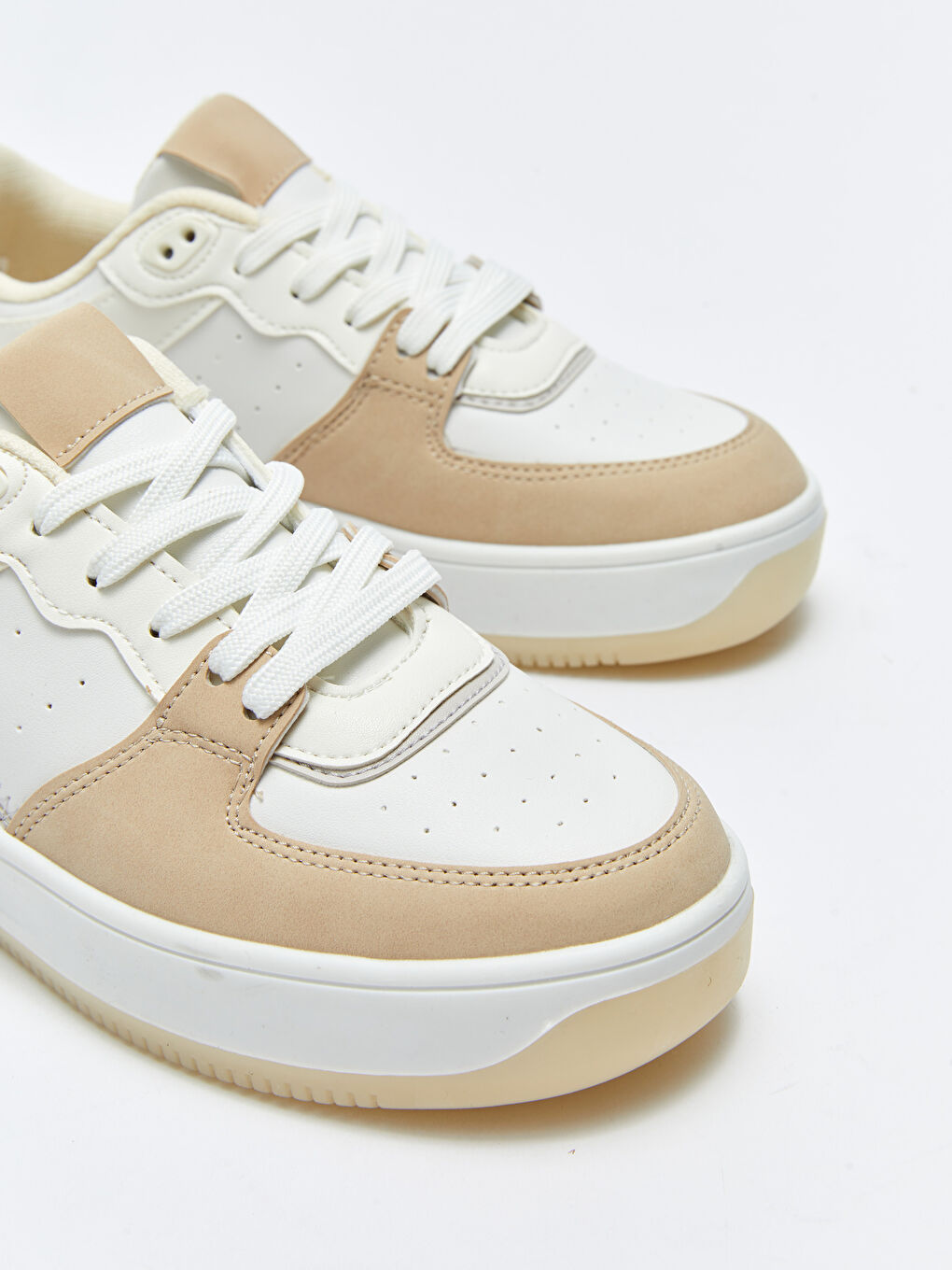 Кроссовки женские с цветовыми блоками на шнурках-2