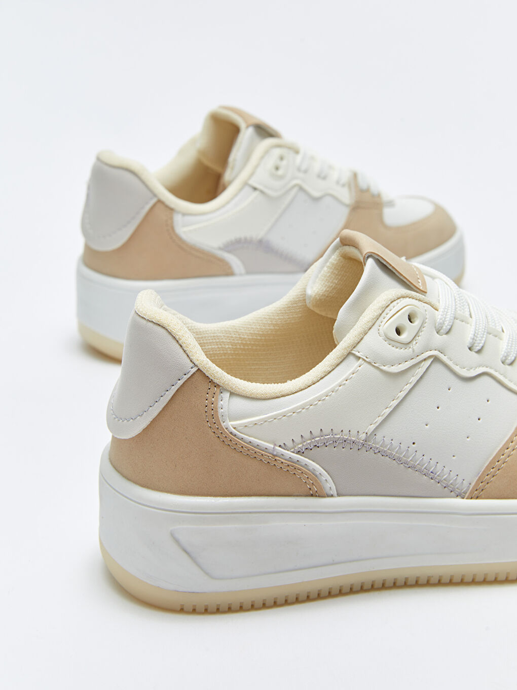 Кроссовки женские с цветовыми блоками на шнурках-4