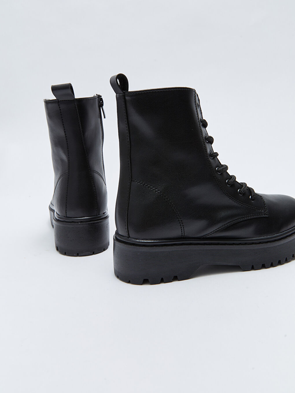 Siyah Deri Görünümlü Bağcıklı Kadın Kar Botu-4