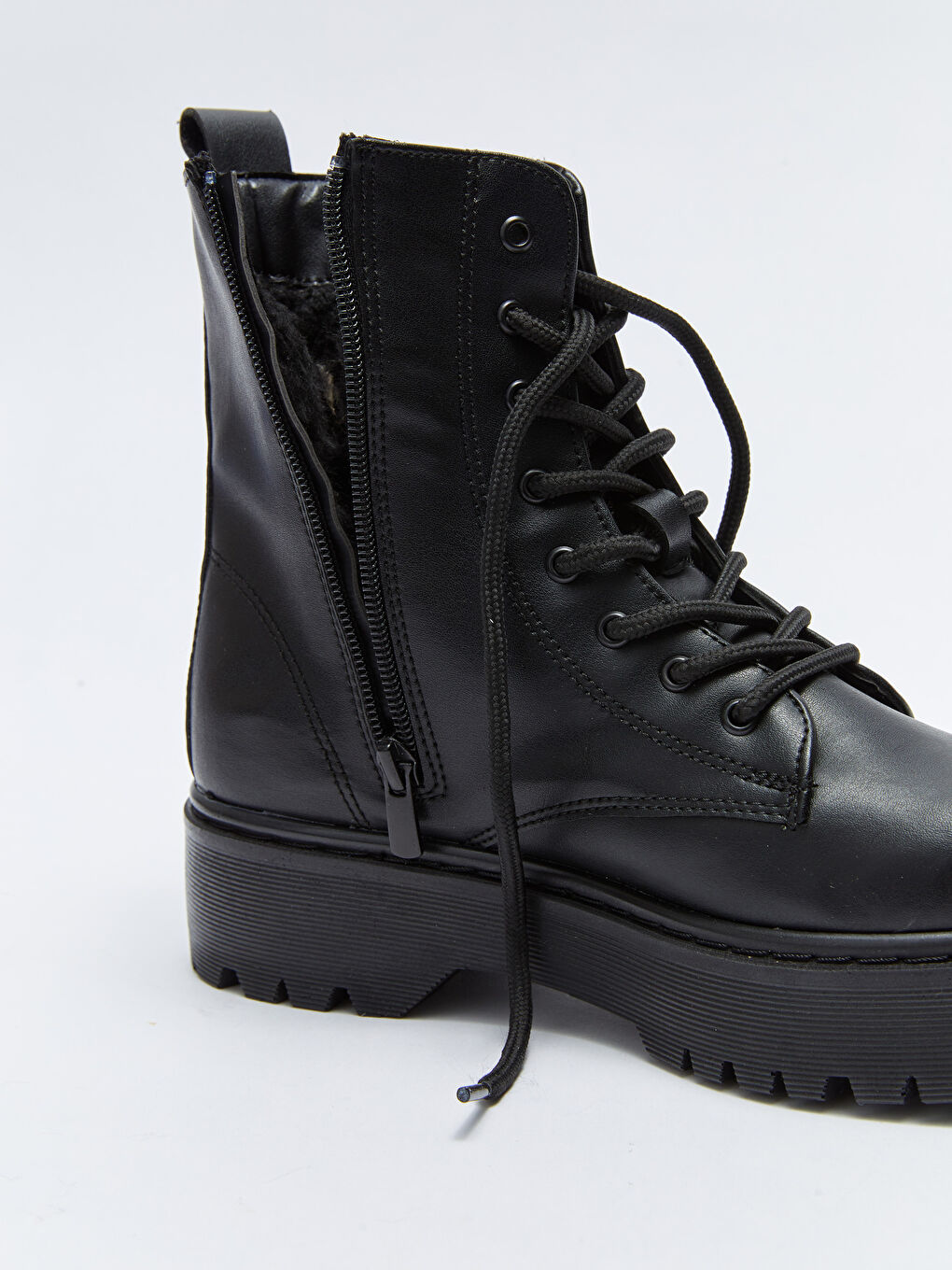 Siyah Deri Görünümlü Bağcıklı Kadın Kar Botu-5