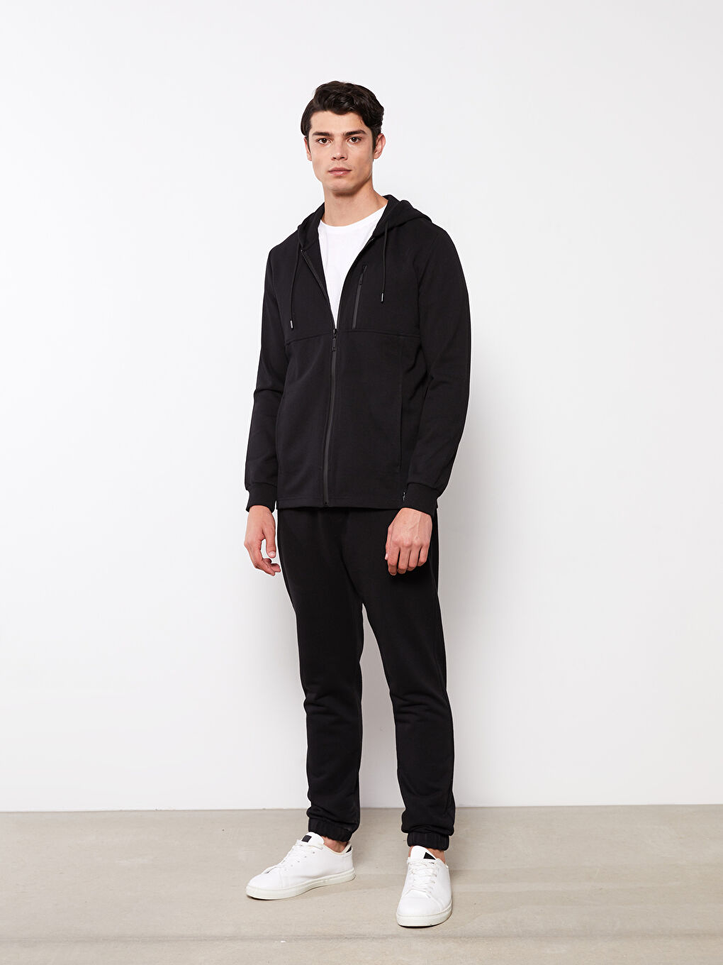 Siyah Standart Kalıp Kapüşonlu Erkek Spor Hırka-2