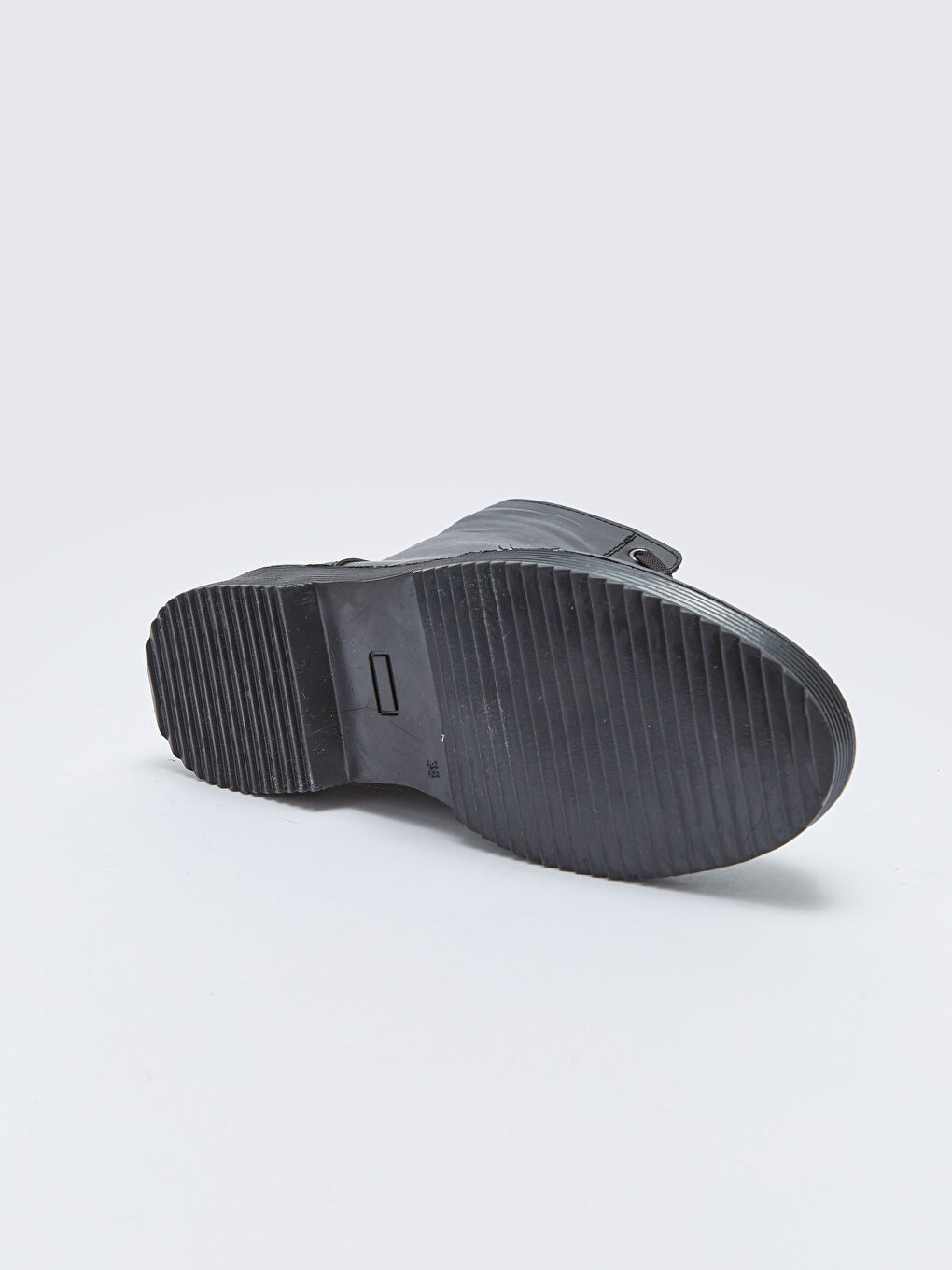 Siyah Deri Görünümlü Bağcıklı Kadın Bot-3